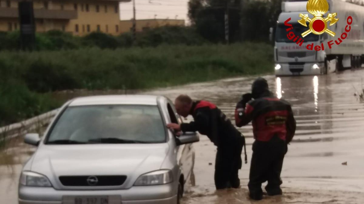Nubifragio nel Catanese,vento e grandine