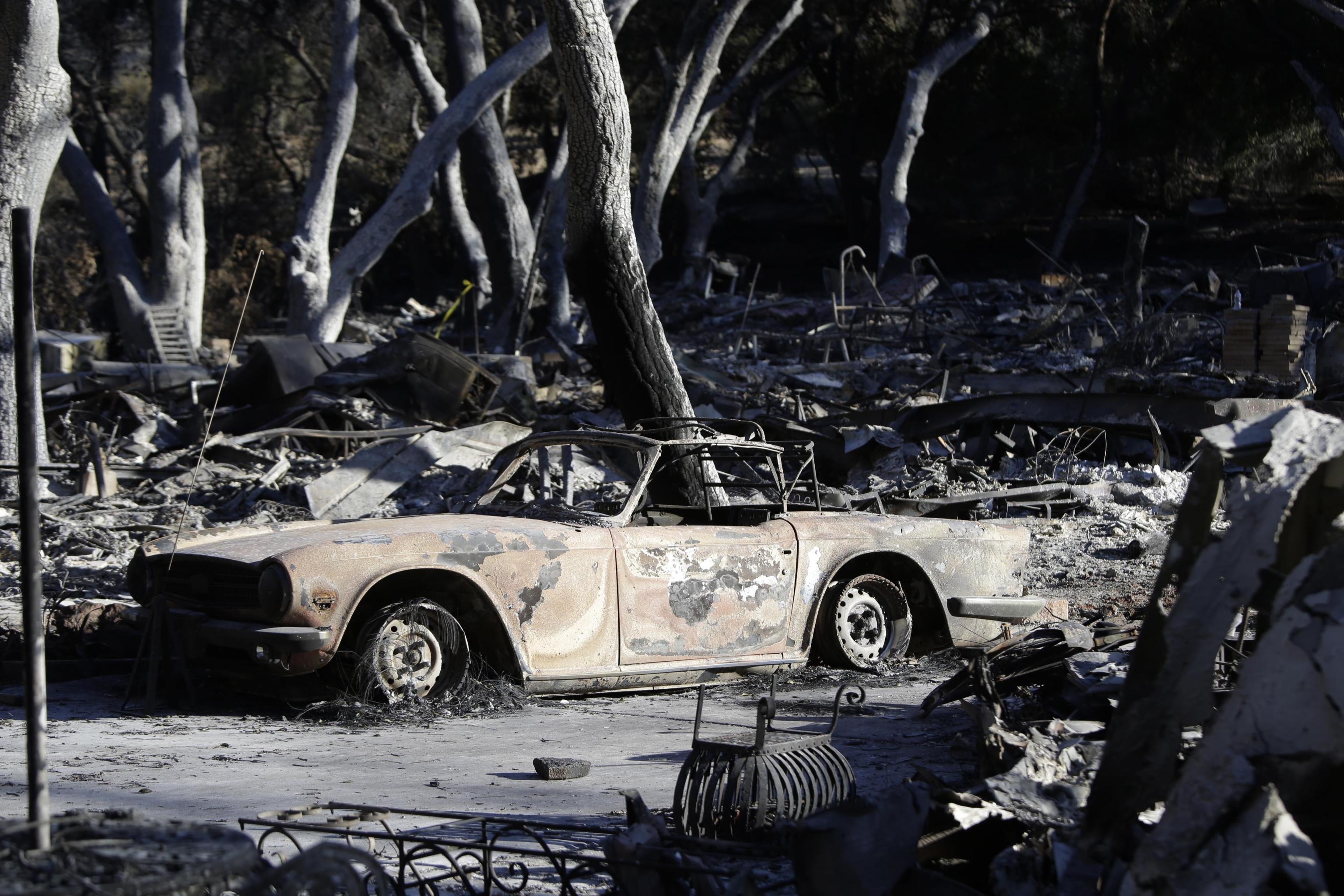California, incendi: i morti sono 42