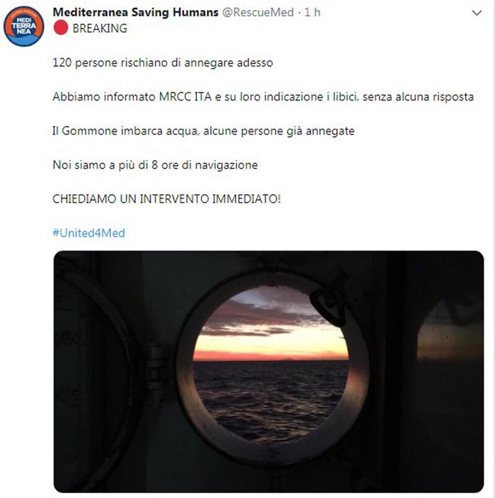 Barcone migranti in difficoltà, soccorso da rimorchiatore