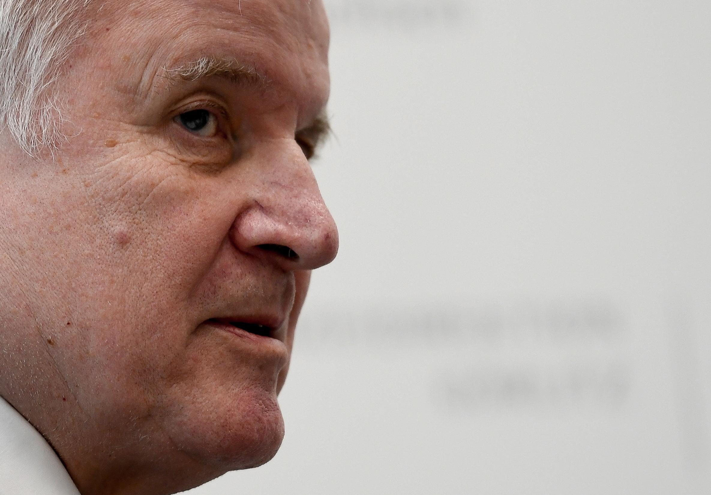 Germania: Seehofer lascia presidenza Csu