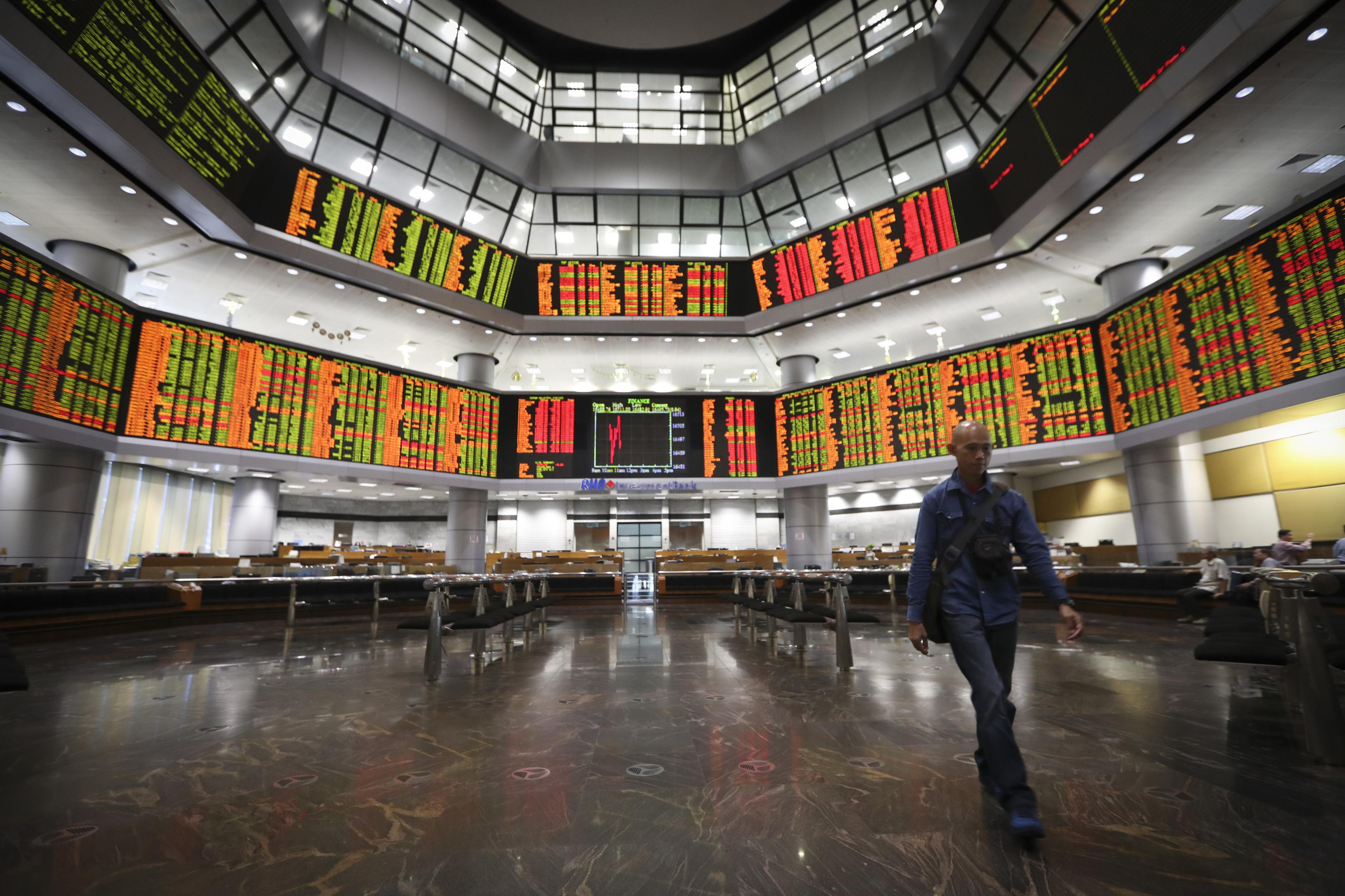 Borsa: Asia a due velocità, male cinesi