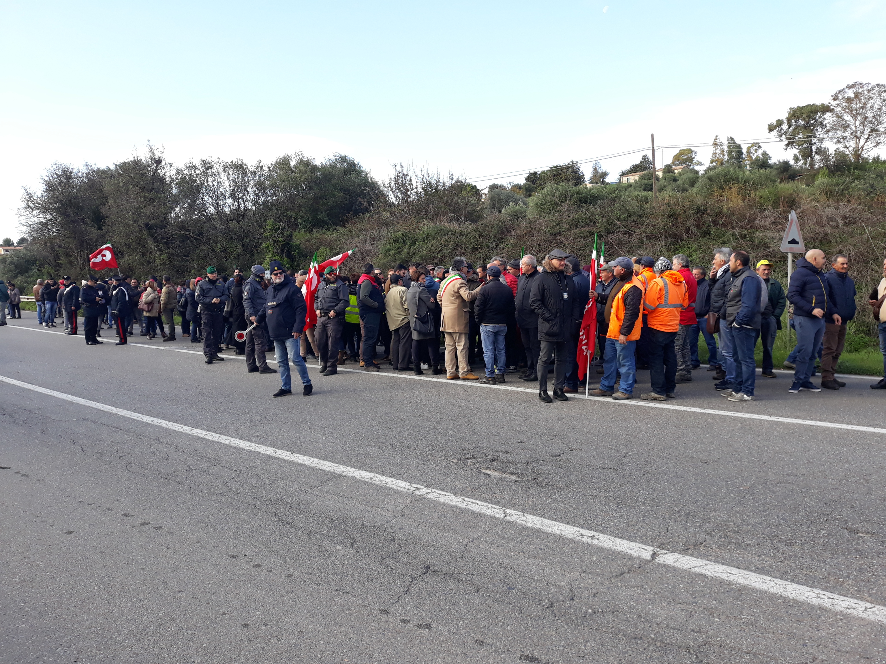 Sit in Lsu-Lpu Calabria su statale 106