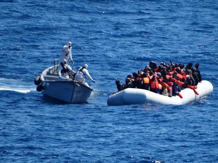 Migranti: Salvini, no 'Sophia' senza nuove regole