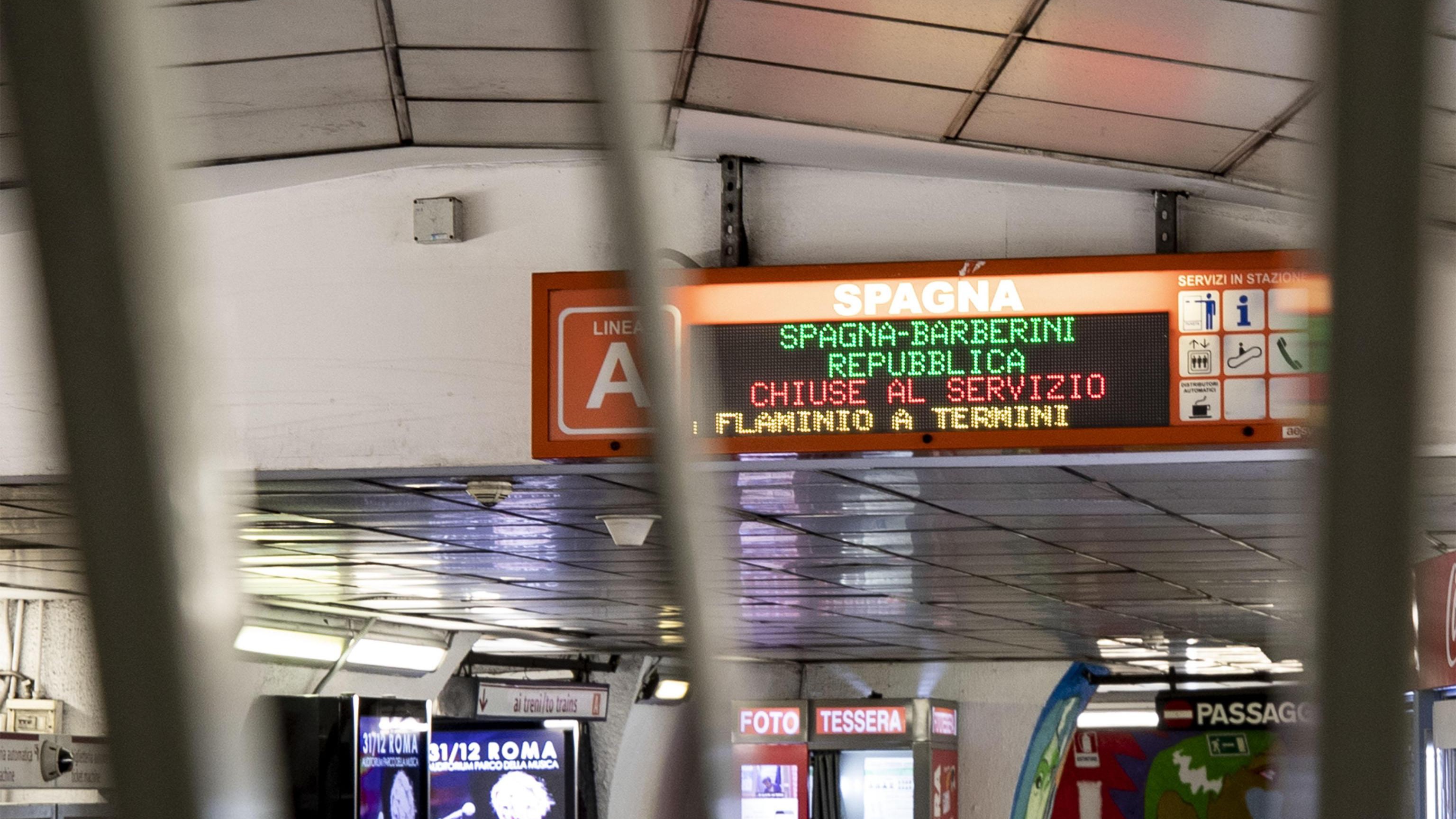 Riaperta in parte stazione metro Spagna