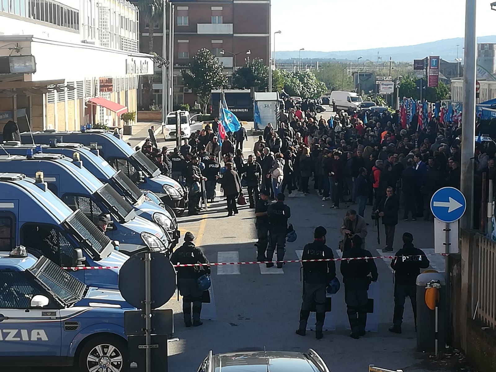 Ex Lsu-Lpu, incontro Lezzi-sindacati