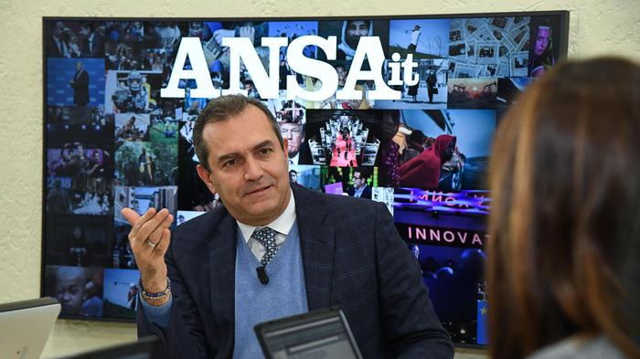De Magistris: le Regionali laboratorio, potrei candidarmi