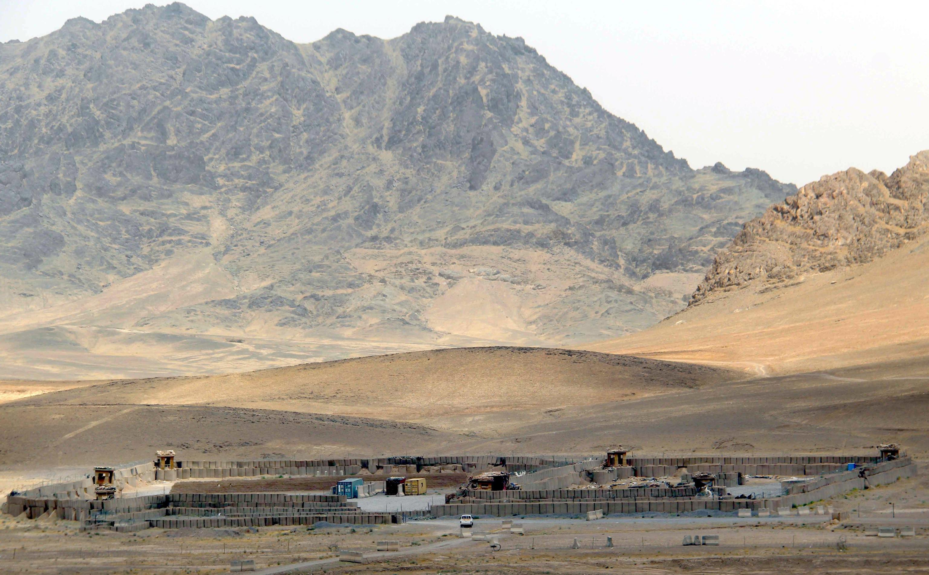 Afghanistan: talebani attaccano una base