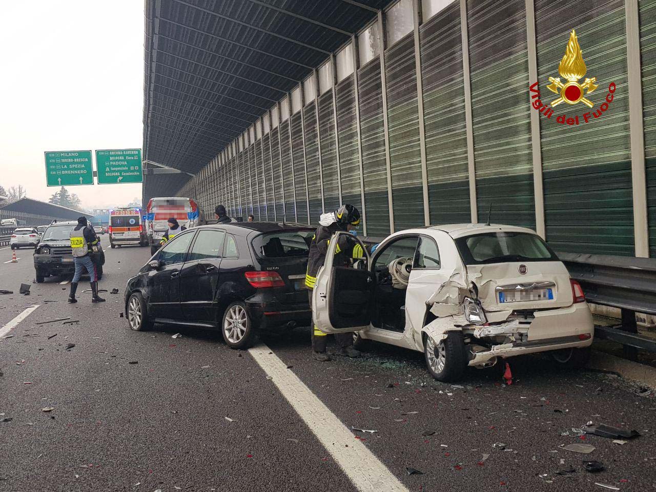 Scontro tra più vetture in A1, 9 feriti
