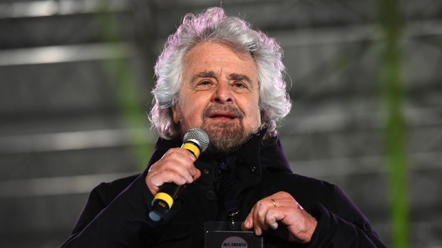 Beppe Grillo firma il Patto pro-vax lanciato da Burioni