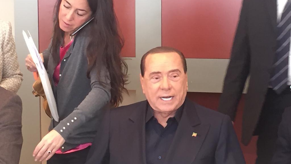 Berlusconi, governo a rischio