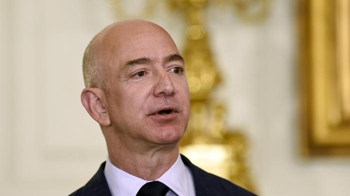 Bezos contro i tabloid vicino a Trump: 'Mi hanno ricattato'