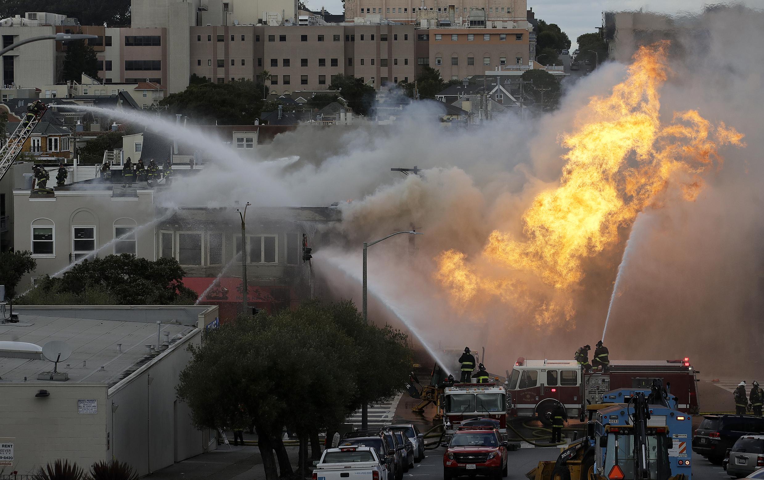 Gas esplode a San Francisco, incendio
