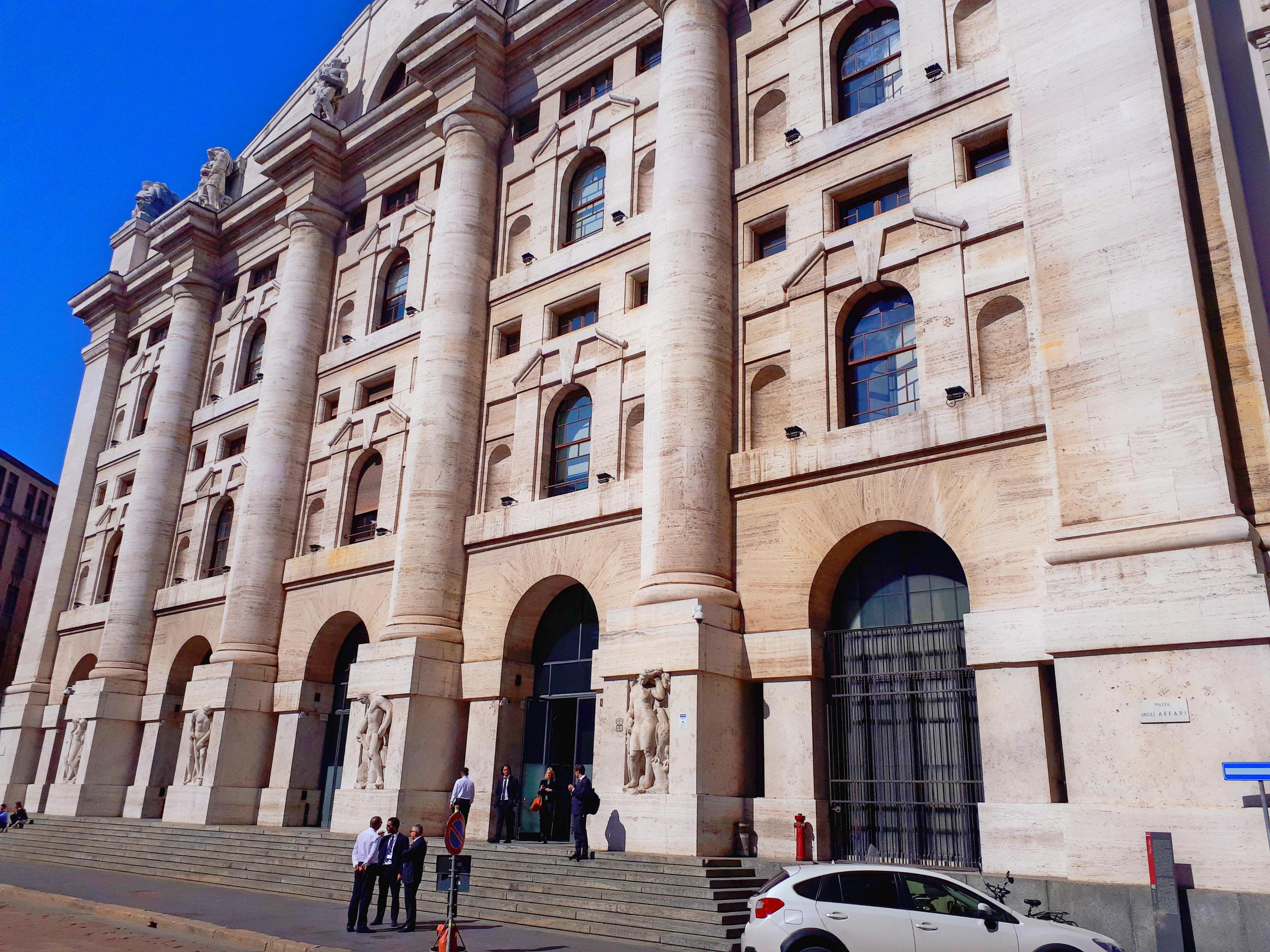 Borsa: Milano apre in rialzo +0,4%