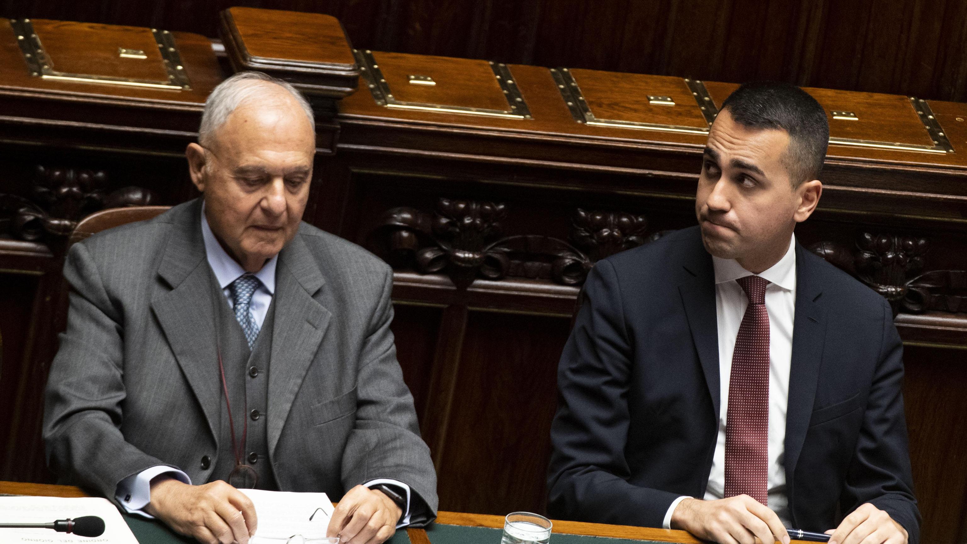 Consob: Di Maio, Savona è compatibile