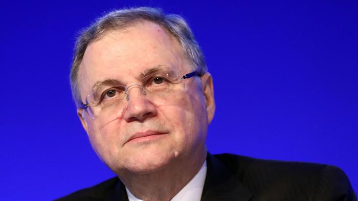 Visco al governo: 'I rischi sul pil da debolezze italiane'