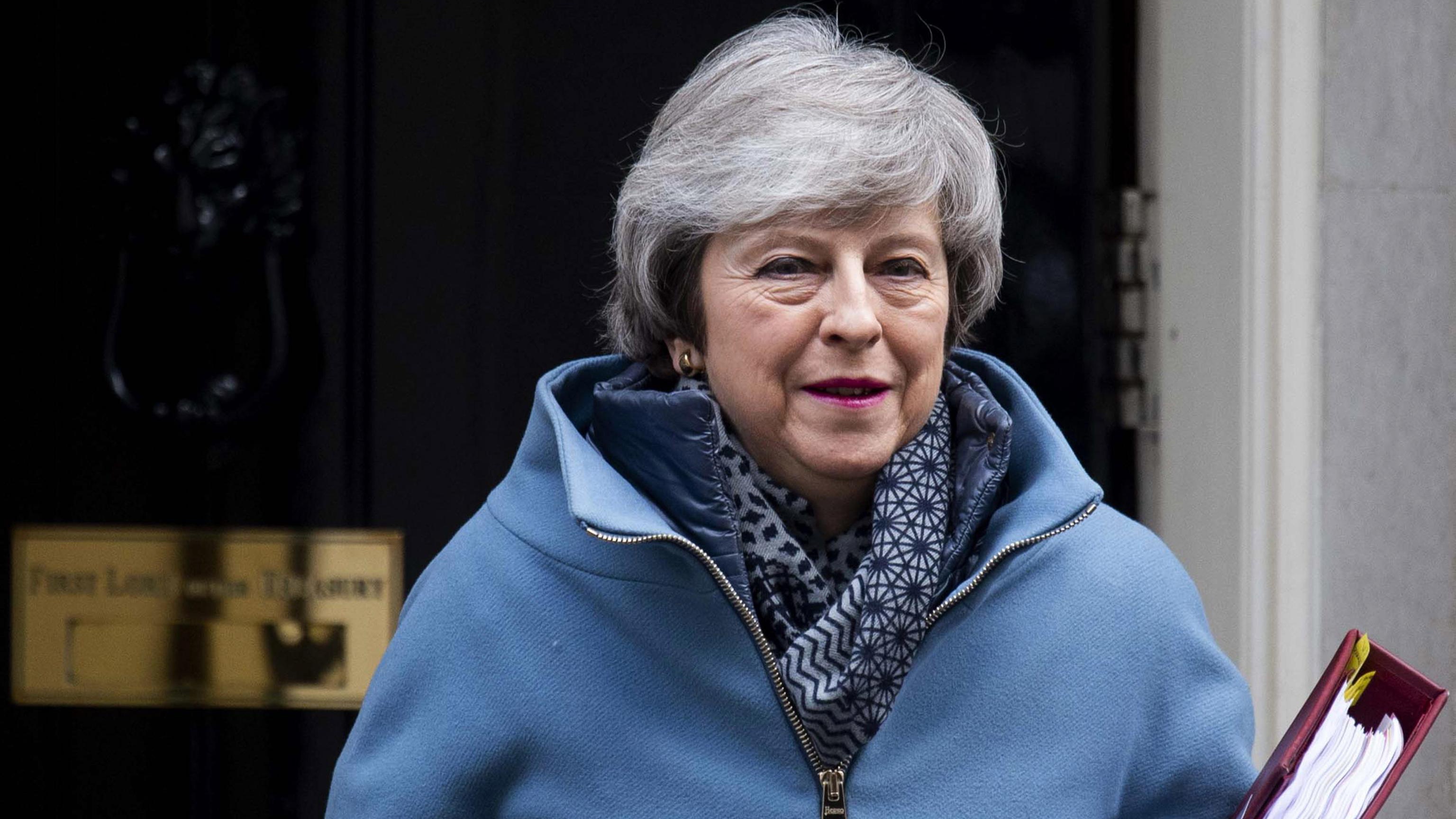 Governo May battuto sulla sua mozione