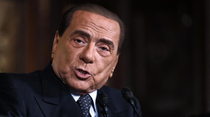 Berlusconi: italiani svegliatevi, siete una vergogna