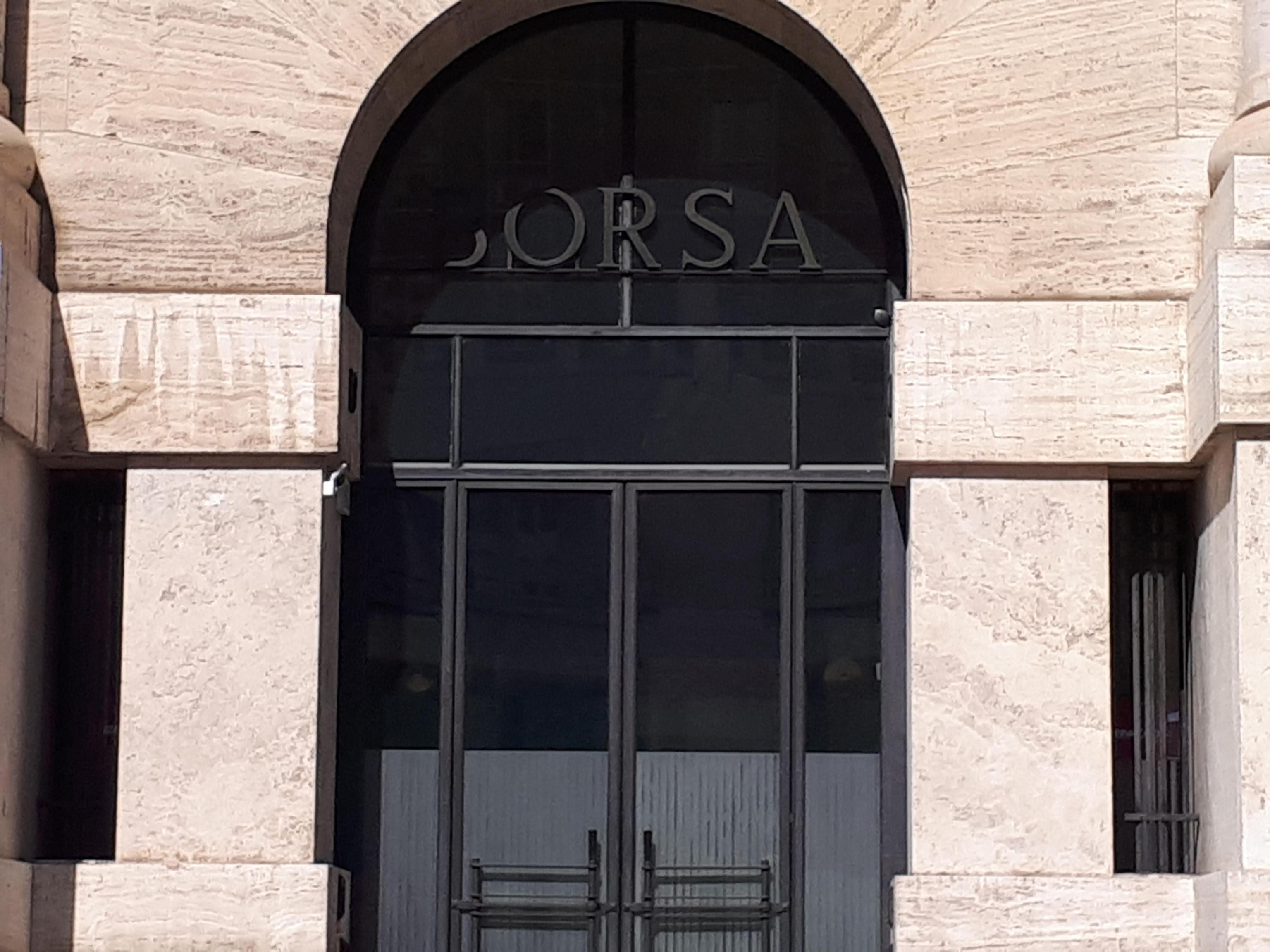 Borsa: Milano tiene(+0,1%)bene Banco Bpm
