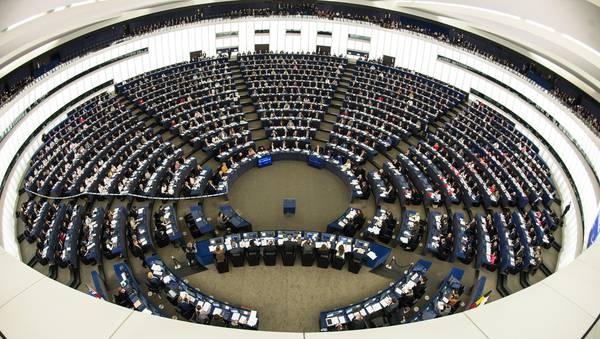 Proiezioni Parlamento Ue: calo Ppe, su i Verdi, regge S&D
