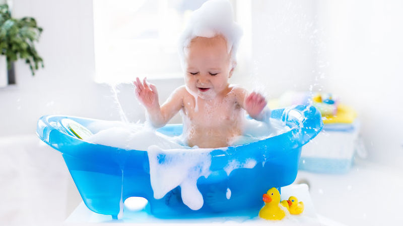 gli strumenti per il bagnetto del neonato gli strumenti per il bagnetto del neonato