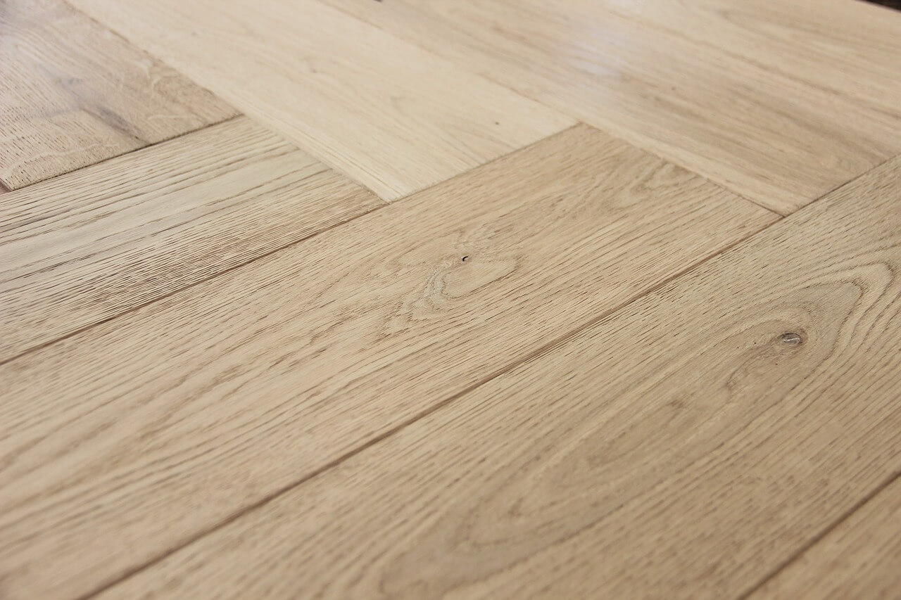 Parquet: vantaggi e svantaggi di un pavimento in legno Come posare un pavimento in legno