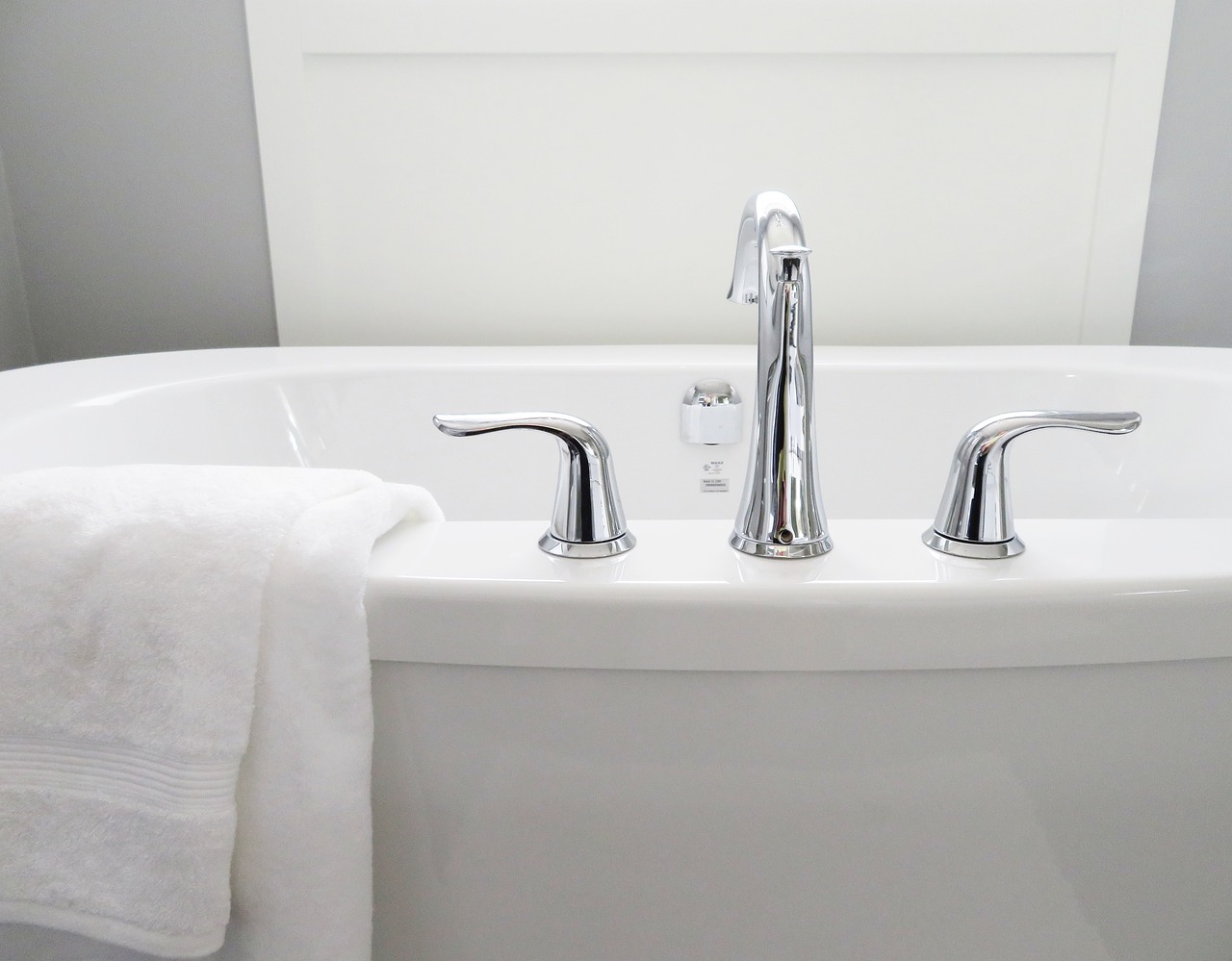 Sovrapposizione vasca da bagno: come funziona e quanto costa Sovrapposizione vasca da bagno costi
