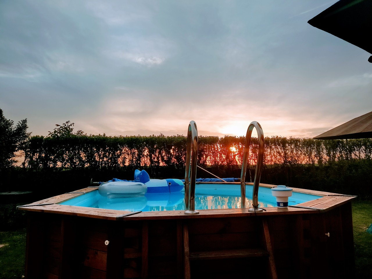 Quanto costa installare una piscina fuori terra? Piscine biologiche prezzi