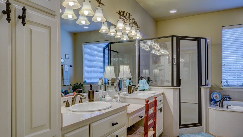 Plafoniere Per Sala Operatoria : Illuminazione bagno: plafoniere applique o faretti?