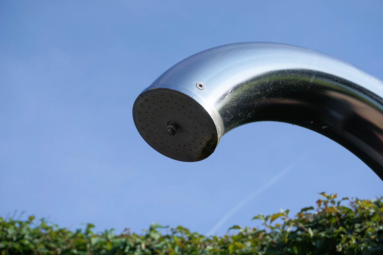 Come funziona una doccia solare da giardino