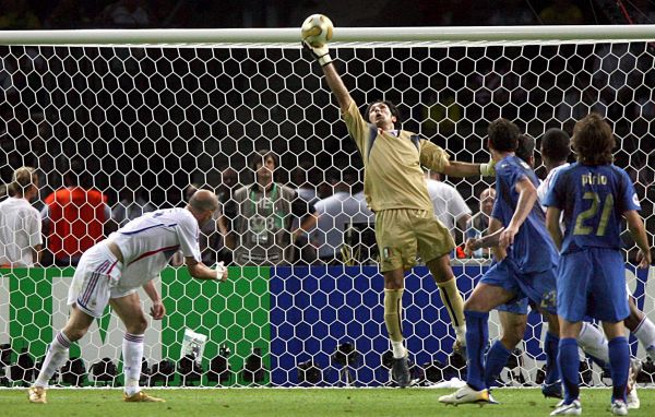 Buffon addio alla Nazionale: storia di un ventennio irripetibile Buffon addio alla Nazionale: storia di un ventennio irripetibile