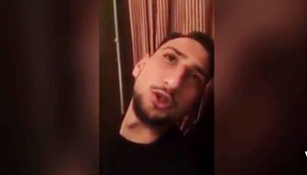 Donnarumma fa infuriare i tifosi napoletani Donnarumma fa infuriare i tifosi napoletani