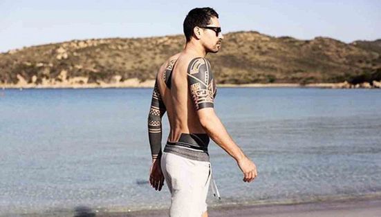 Borriello a Ibiza diventa idolo dei social Borriello a Ibiza diventa idolo dei social