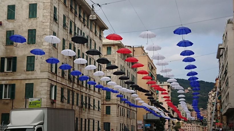 Ombrelli appesi riproducono colori Samp