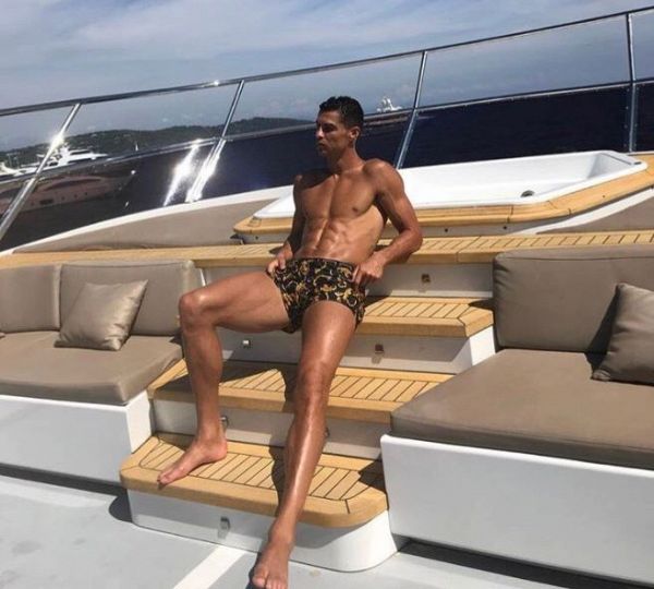 Crouch: 'Ronaldo si guardava nudo allo specchio e...' Crouch: 'Ronaldo si guardava nudo allo specchio e...'