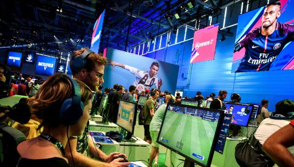 FIFA viola le leggi del gioco d'azzardo in Belgio. EA indagata FIFA viola le leggi del gioco d'azzardo in Belgio. EA indagata