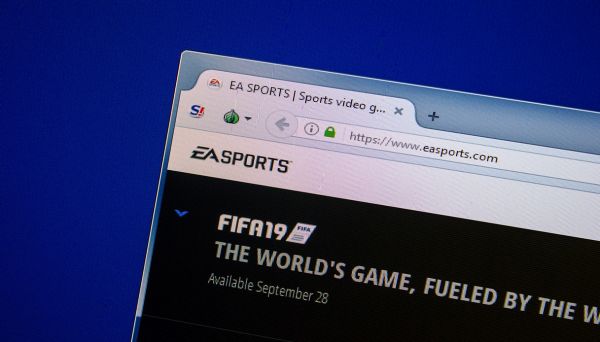 FIFA 19, commenti omofobici: pro player bannato si difende FIFA 19, commenti omofobici: pro player bannato si difende