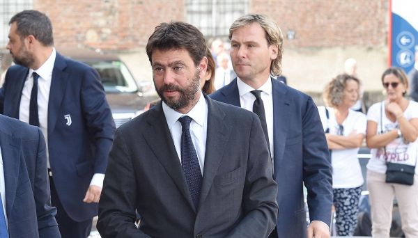 Andrea Agnelli fa 43 anni e ora cammina da solo Andrea Agnelli fa 43 anni e ora cammina da solo