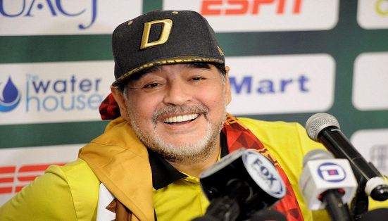 Maradona cacciato di casa dalla fidanzata Maradona cacciato di casa dalla fidanzata