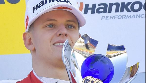 Schumi jr. va già più forte di Vettel ed è subito entusiasmo Schumi jr. va già più forte di Vettel ed è subito entusiasmo