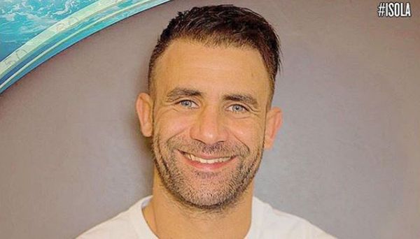L'Isola dei famosi 2019, il calciatore naufrago è Ghezzal L'Isola dei famosi 2019, il calciatore naufrago è Ghezzal