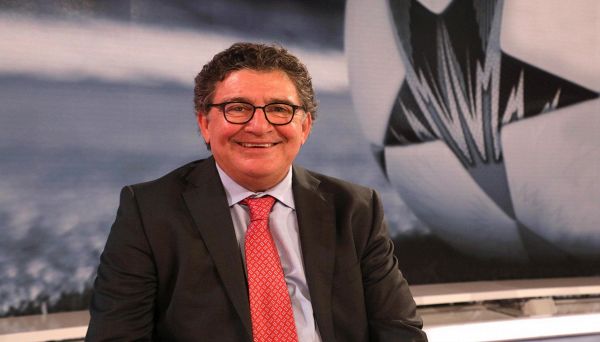 Pecci contro un centrocampista del Napoli: fa un gioco inutile Pecci contro un centrocampista del Napoli: fa un gioco inutile