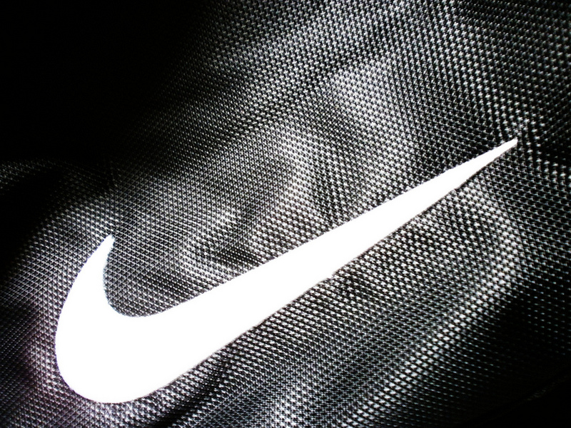 nike scarpe allacciano da sole nike scarpe allacciano da sole