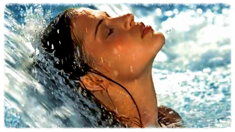 Resultado de imagem para mulher na chuva