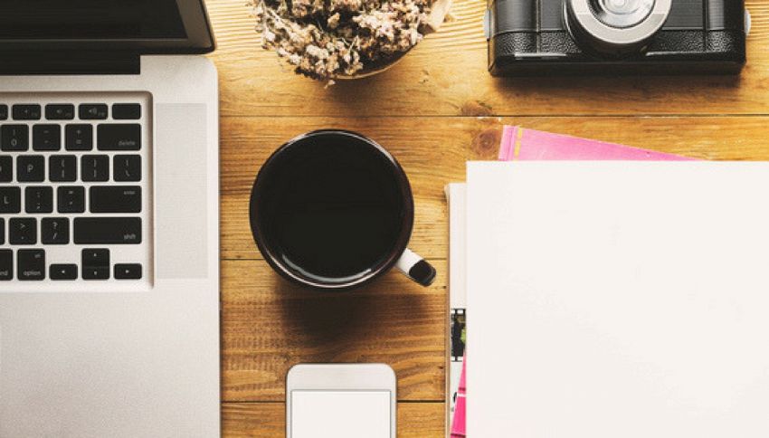 8 novembre, giornata per il riordino della scrivania in ufficio