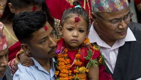 Trishna, proclamata dea vivente in Nepal a soli 3 anni