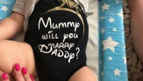 "Mamma vuoi sposare pap&agrave;?", la proposta la fa il bimbo di 8 mesi