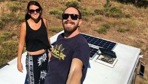 La coppia che ha trasformato un'ambulanza in una casa