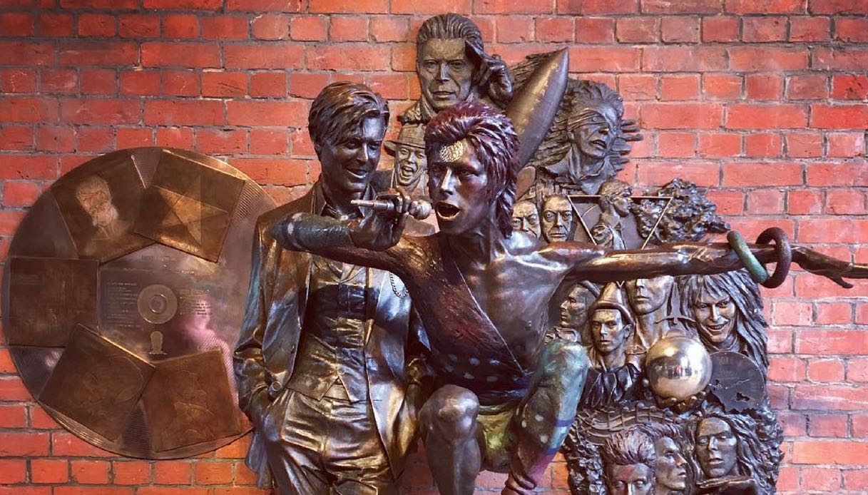In Inghilterra è stata realizzata la prima statua di David Bowie