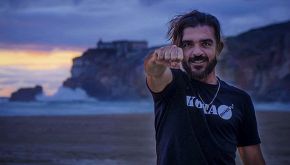 Surfista cavalca onda di 24 metri: &egrave; record!