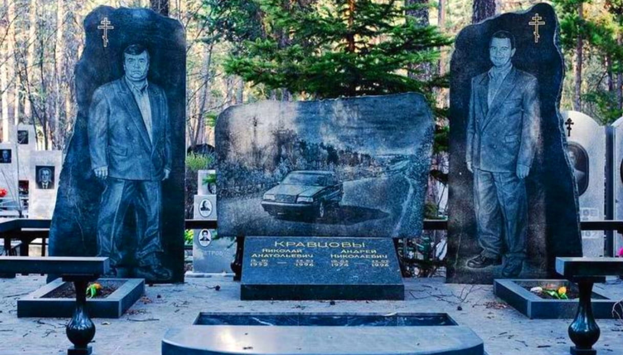 Mosca, l'assoluto kitsch dei cimiteri della mafia russa